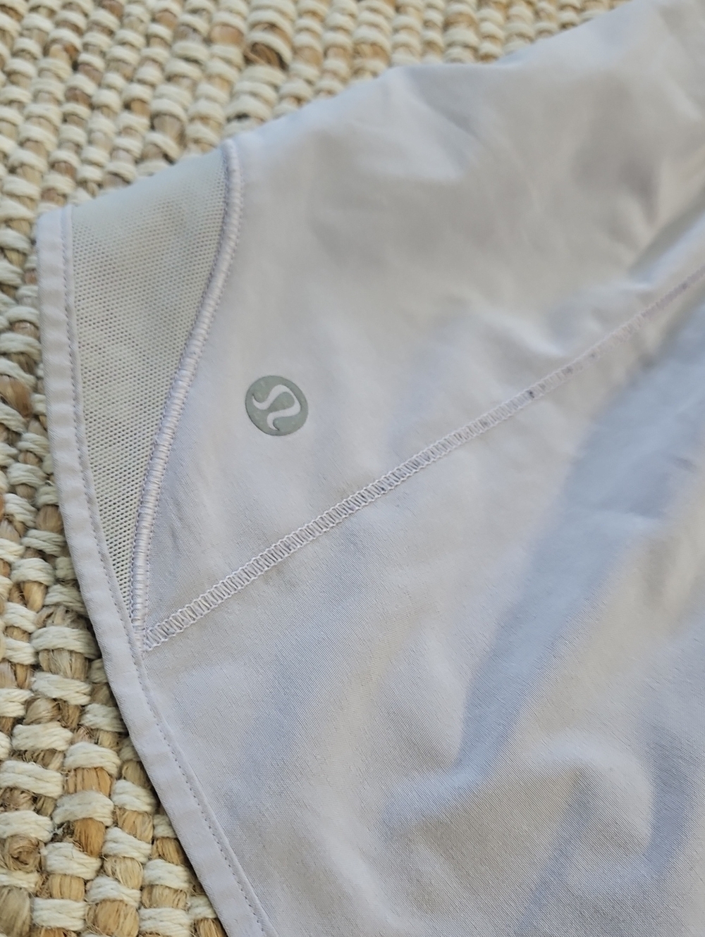 Lululemon Hotty Hot Short II *Long 4" - Picture 4 of 6